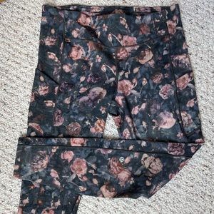 Lululemon Wunder Under Leggings Size 10